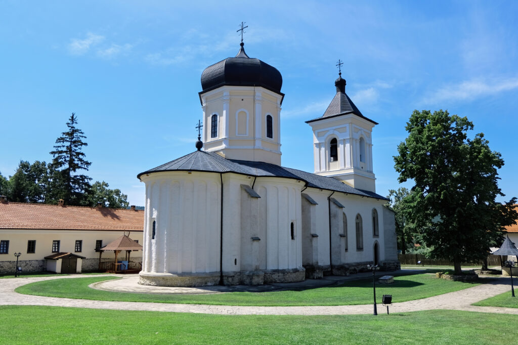 Courtyard Monastery Park 1024x682