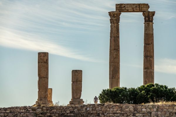 Wide Angle Shot Temple Hercules Jordan Blue Sky Scaled Rs16gv08yeb6fuwoyg4xfryitn6fpu2pmf4782olnk